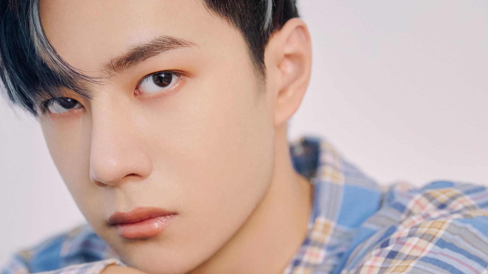 尼斯后场稳固防守撑起比赛防线,尼斯主场