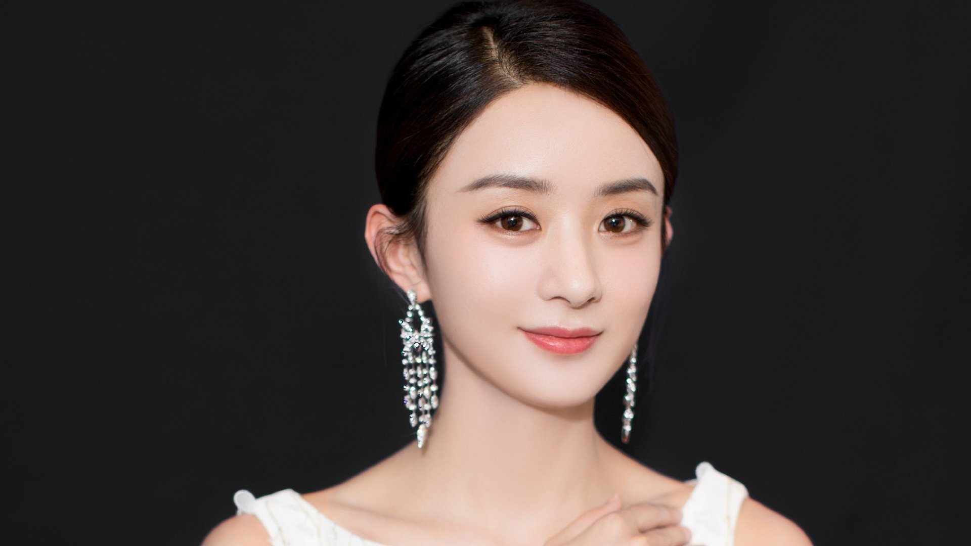 -中国足球国家队战术打法日益多样化，中国足球战术风格